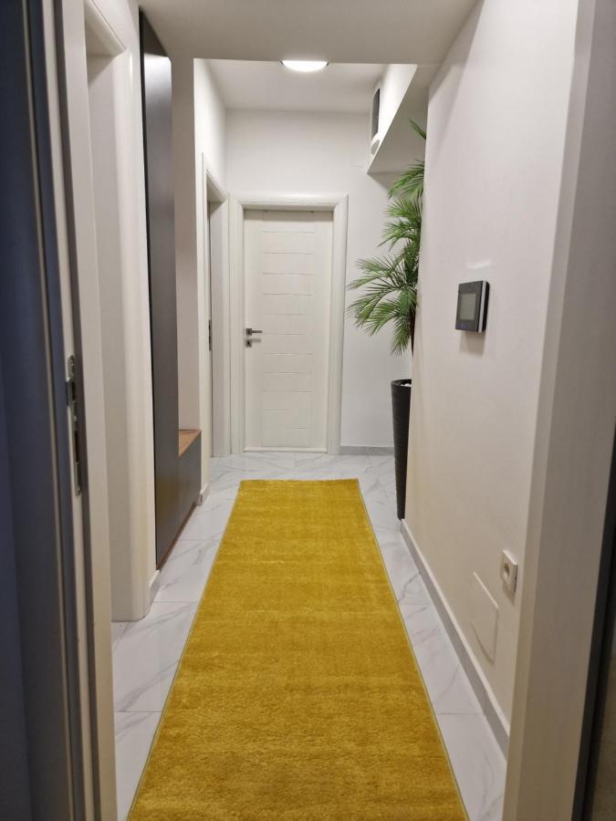 Luxury Yellow & Modern Apartment Skopie Exterior foto