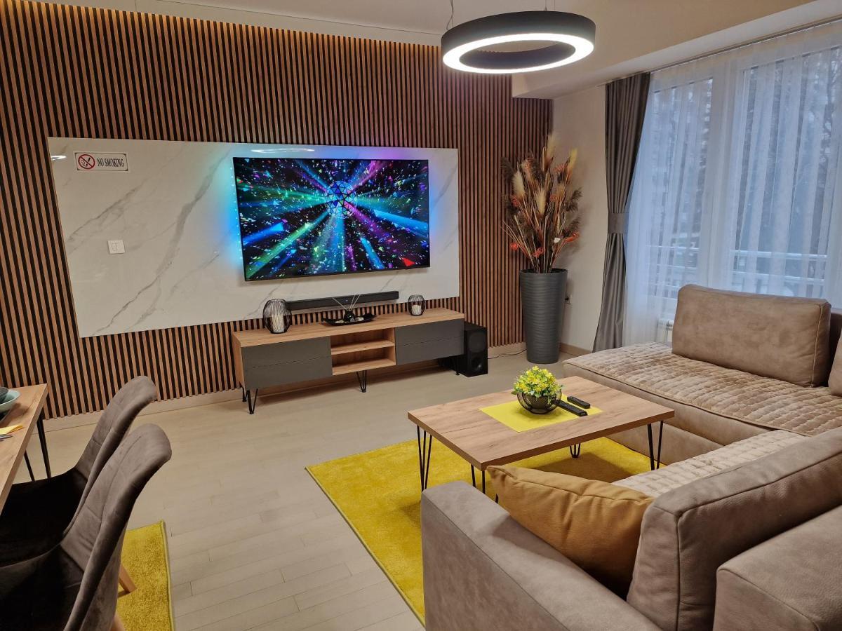 Luxury Yellow & Modern Apartment Skopie Exterior foto