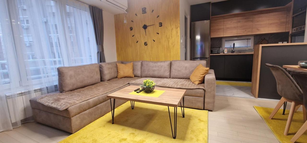 Luxury Yellow & Modern Apartment Skopie Exterior foto