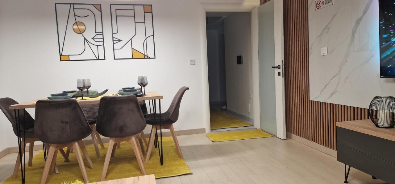 Luxury Yellow & Modern Apartment Skopie Exterior foto