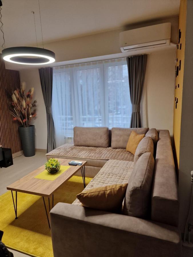 Luxury Yellow & Modern Apartment Skopie Exterior foto