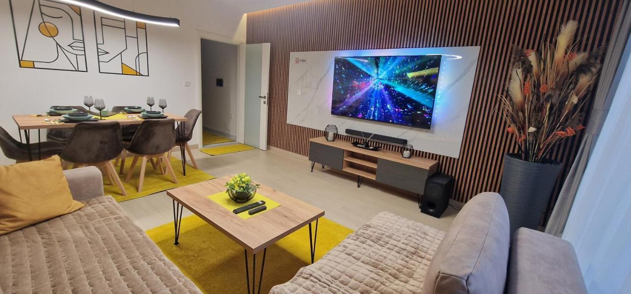 Luxury Yellow & Modern Apartment Skopie Exterior foto
